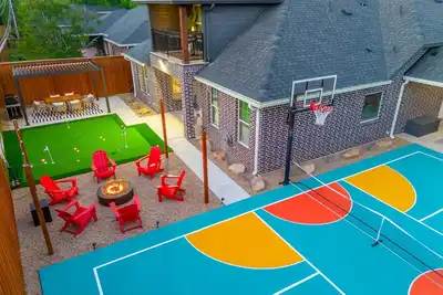 Image de Lux 5 Chambres - À pied du Mondial de la Fifa, At&T Stadium et Globe Life Stadium - Pickleball, basket-ball, cinéma maison, salle de jeux, foyer extérieur et bien plus!