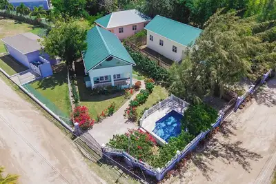 Image de Turtles Nest - Three Bedroom Cottage With Pool And Rolling Waves