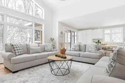 Image de Nature Lux Cottage w/ Games Room+Wifi