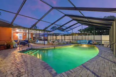 Image de Suncourt Retreat | Sports Court | Pool | Hot Tub