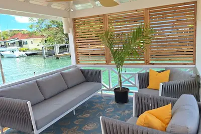 Image de Stylish 3 bedroom waterfront house near the beach
