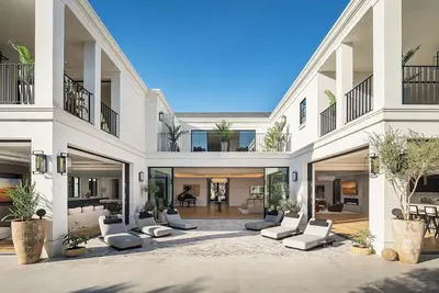 Image de Villa Royale by LuxJB 🏆 Mega Mansion 🏆 Pickleball & Basketball Court & Mini Golf