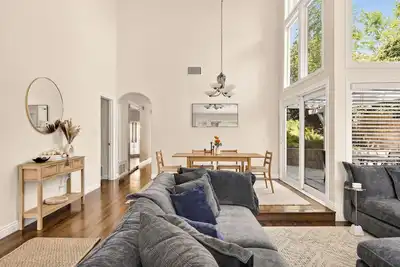 Image de Quaint Single-Story Hilltop Home (Granada Hills)