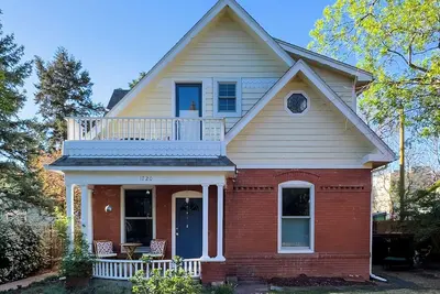 Image de Downtown Boulder, Walk Everywhere…Bursting with Charm, Character and Comfort.