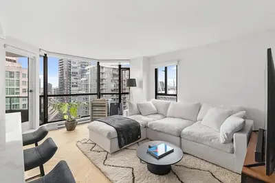 Image de Walk to Fifa | Yaletown 2br/2ba Steps to Bc Place