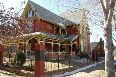 Image de Spacious Victorian Mansion with 8-bedroom in marvelous Denver with Ac