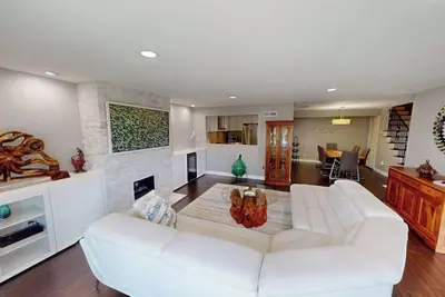 Image de Stunning Bayfront 2/2. 5 Condo in Montego Court