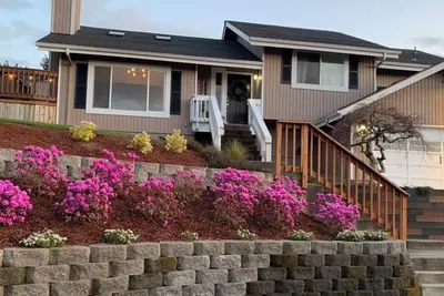 Image de Beautiful home 8 miles from Uo! ! ! \nSleeps 10. \n4 bedrooms and 3 full bathrooms.