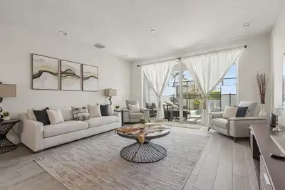 Image de Stylish Pool Home Near Disney | Bbq + Spacious Retreat for 10