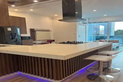 Image de ✨Central Luxury Apartment with Jacuzzi and Balcony near Parque de las Aguas