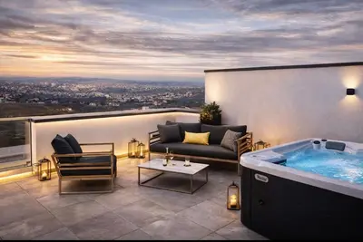 Image de Luxury Penthouse with Private Terrace&Jacuzzi/2br+living