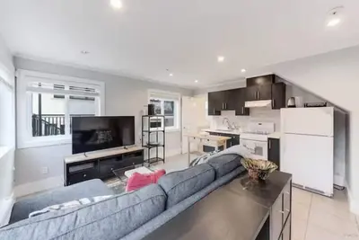Image de Cozy 2br in Marpole | Near Yvr, Oakridge & Transit
