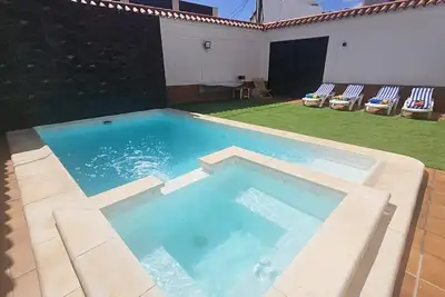 Image de Maison de campagne 'Villam Rodericus Nicolaus' avec piscine privée, Wi-Fi et climatisation