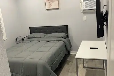 Image de 2-bedroom house in wonderful Modesto with cool Ac