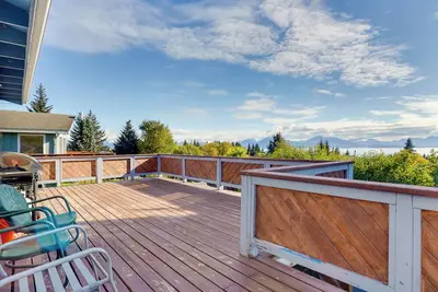 Image de < 1 Mi to Pioneer Ave: Homer Base w/ Fire Pit!