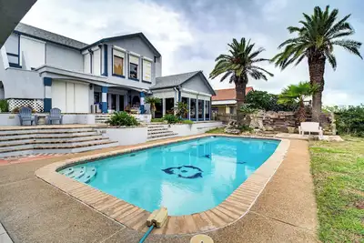 Image de Luxe Waterfront Living: Portland Home w/ Pier!