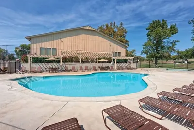 Image de Grand Lake | Couples Lake Retreat | Pool + Hot Tub