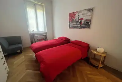 Image de Downtown apartment for up to 6 people 3 minutes walk from metro line 1