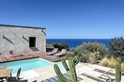 Image de Très belle villa avec piscine chauffée, vue mer