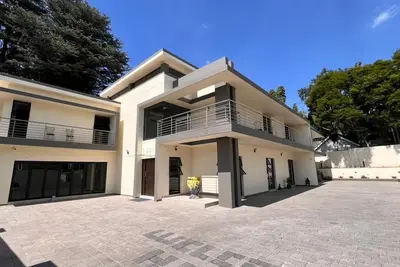 Image de Braham Lodge 'The Metaphor' 9 Bedroom luxury villa, located in Sandton.