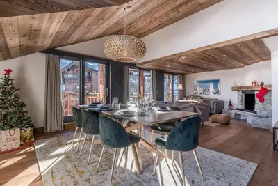 Image de Duplex skis aux pieds, Courchevel 1850, 99m², 6 pers. , cheminée, balcons, garage, WiFi