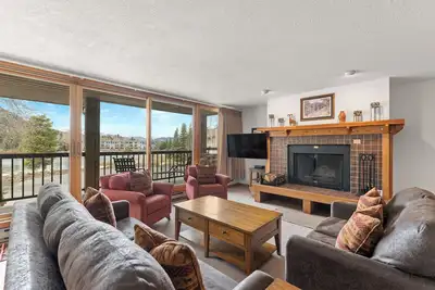 Lake‑View Retreat w/ Fireplace & Pool Access