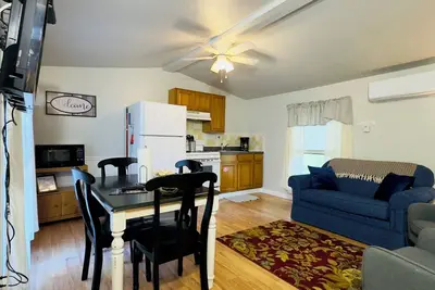 Image de Cabin 7 2-bedroom house along the Gasconade River on a lovely Campground Resort
