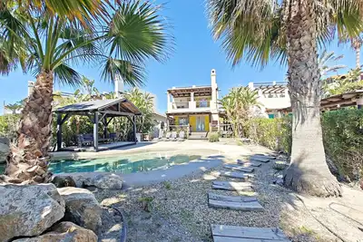 Pm - Accès direct à la plage avec piscine privée