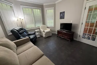 Image de Spacious 4-Br House, Quiet, Perfect for Groups!