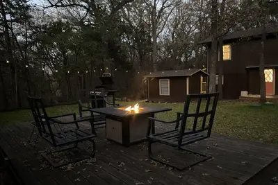 Image de Renovated Lake Texoma Cabin · Glamping · Boat Parking · Nature Views · 1Hr Dfw