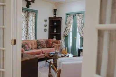 Image de Charming cottage on 8 acres of peace & tranquility just a short drive from town.