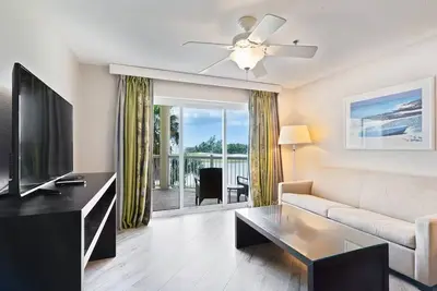 Image de Enjoyable 1-bedroom apartment in charming West Bay perfect for relaxing