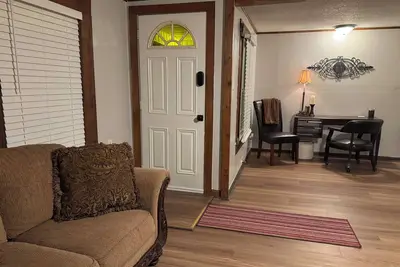 Image de Adorable 3-bedroom house with Ac in charming Simms