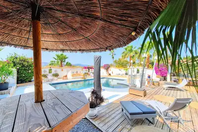 Image de Maison de vacances 'Villa Nigella - Zone Montgó' avec piscine partagée, Wi-Fi et climatisation