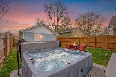 Image de Hot Tub~Spa Shower~Bbq~Fire Pit~Near Dt