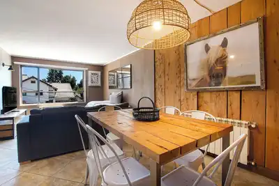 Image de Design & Comfort + Starlink / 2 Bedrooms