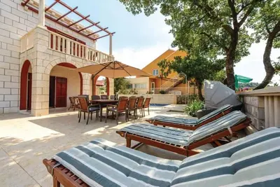 Image de Five-Bedroom Holiday Home, Pool, Barbecue
