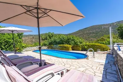 Three Bedroom Holiday Home with Pool