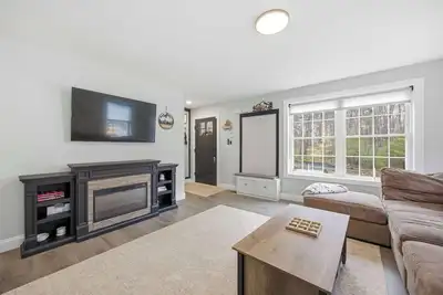 Image de Lake Life Awaits: Steps to Weirs Beach & Fun Park