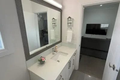 Image de Cozy and new self contained apartment in our home in Mission, British Columbia