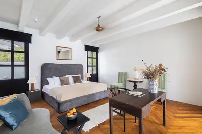 Image de Wonderful 8br Castle with Chef- Bbq & Padel course