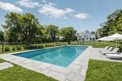 Image de Modern and Spacious Southampton Haven, Private Heated Pool, Minutes to. . .