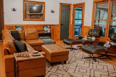 Image de The Landings Riverside-Beautiful Riverfront Cabin