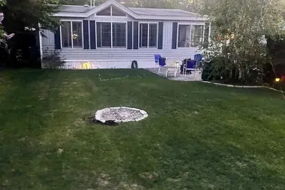 Image de Peaceful Park Model t with Ac in charming Freedom