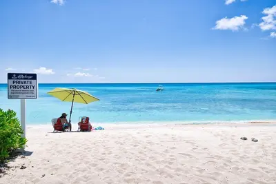 Image de Cozy 2-bedroom condo with sleeper in beautiful West Bay, steps from the beach