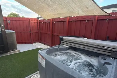 Image de Peaceful Retreat/ private Jacuzzi/ sleeps 12