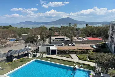 Image de Great apartment with private rooftop, pool & lake view near Chante Spa, Jal.