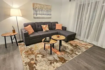 Image de A charming 3-bedroom home with a view of the river.
