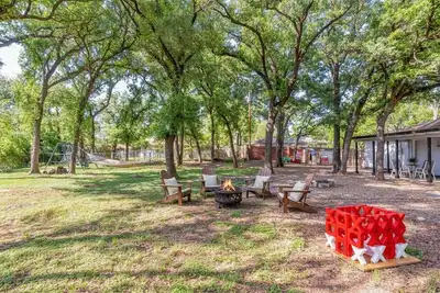 Image de Charming home in a Prime Location—Minutes to Airport and At&T Stadium