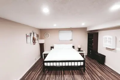 Image de Welcome to your stylish and comfortable retreat in Calgary.